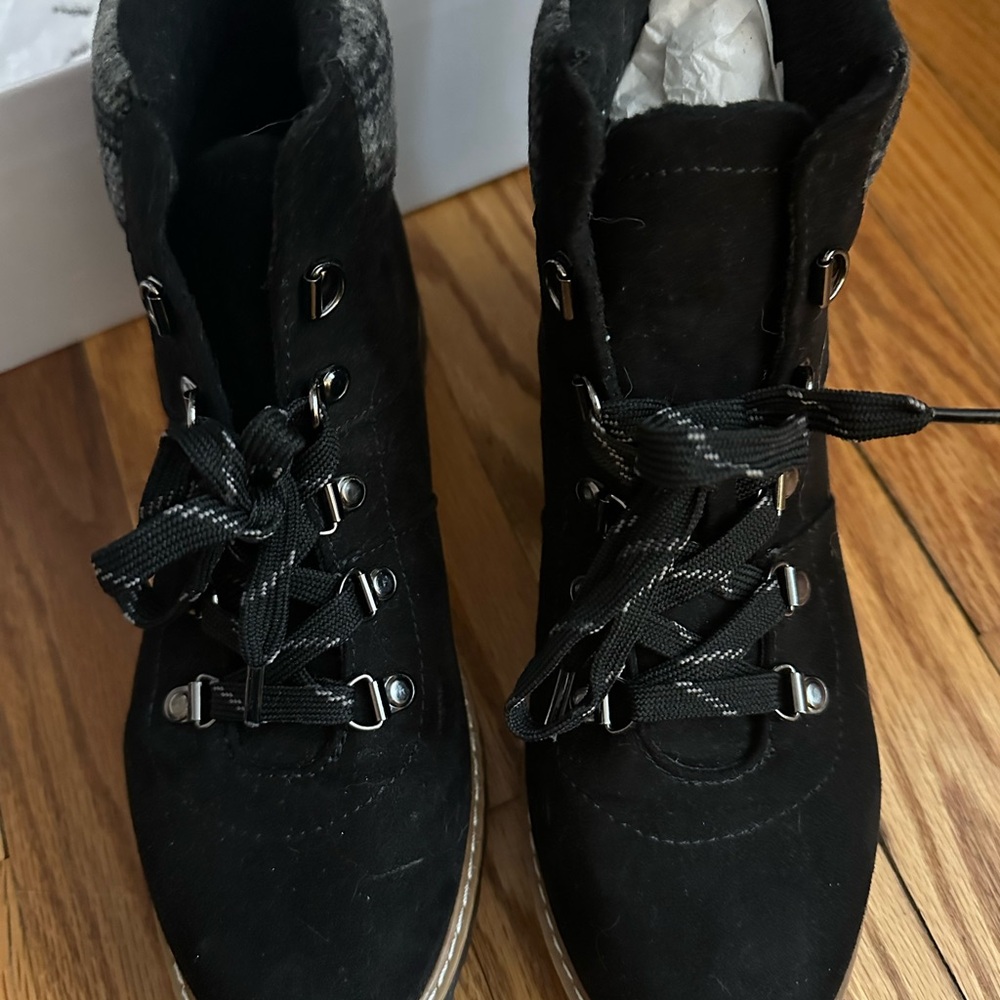 Sonoma Black Lace-Up Women's Boots